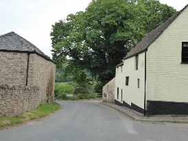 The road leaing out of Newland. 